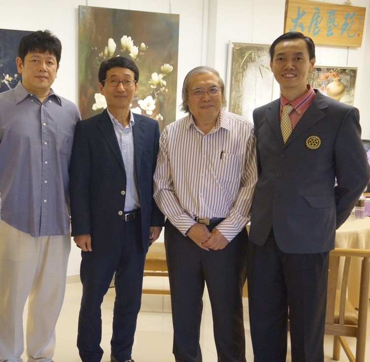From left: Mr.Park Chul-Hwan, famous Korean Artitst, Mr. Kim Wan Joong, Deputy Chief of Mission 